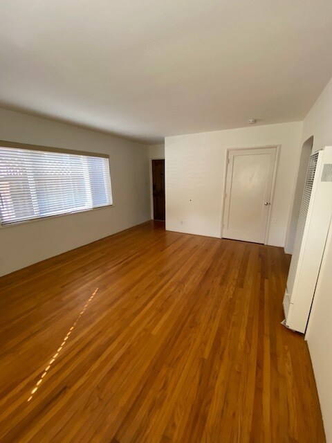 Living Room - 5372 Broadway