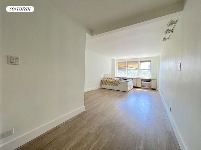 Building Photo - 50 Bayard St