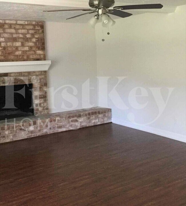 Building Photo - 17615 Tall Cypress Dr