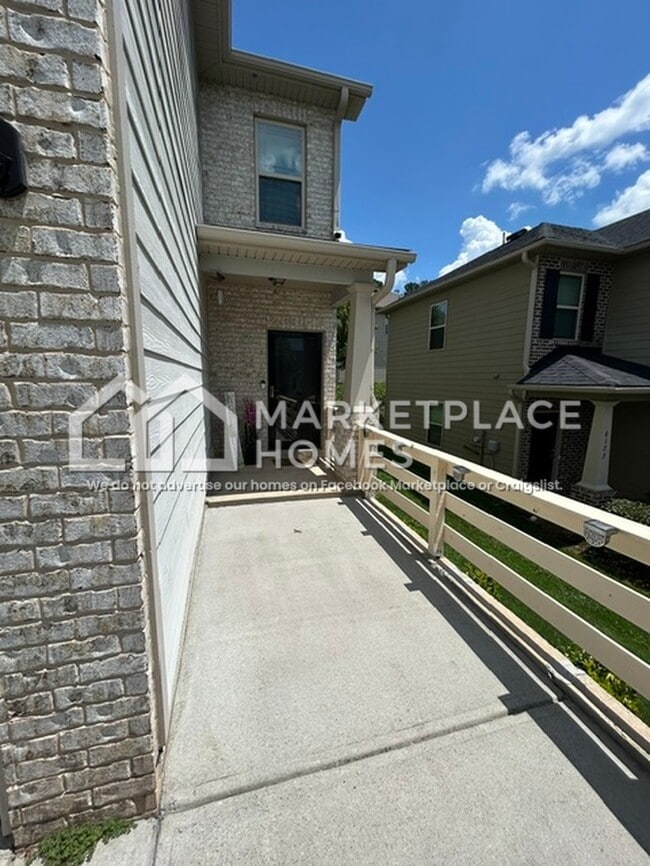 Foto del edificio - 6121 Hickory Ln Dr