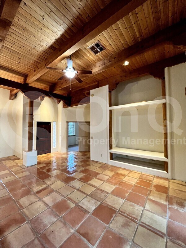 Foto del edificio - 9840 N Anway Rd