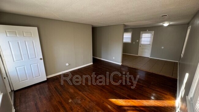 Building Photo - 321 Navy Dr