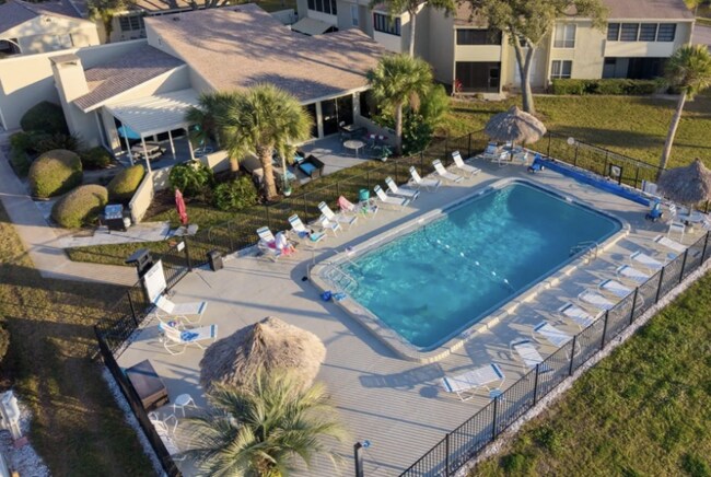 Foto del edificio - 616 Windrush Bay Dr