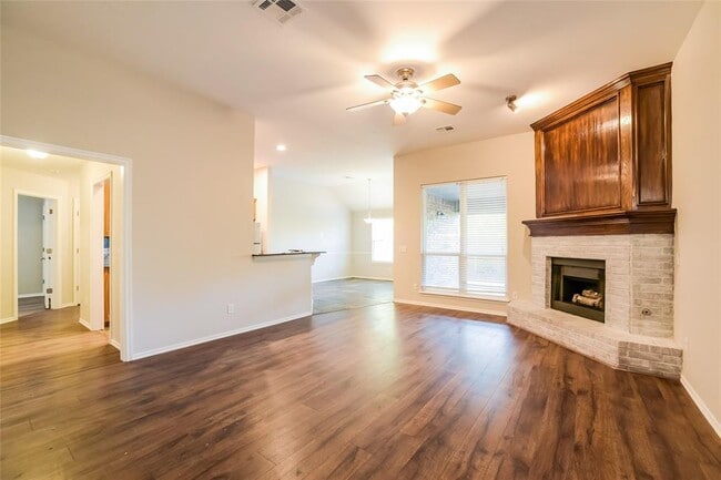 Building Photo - 2100 NE 4th St