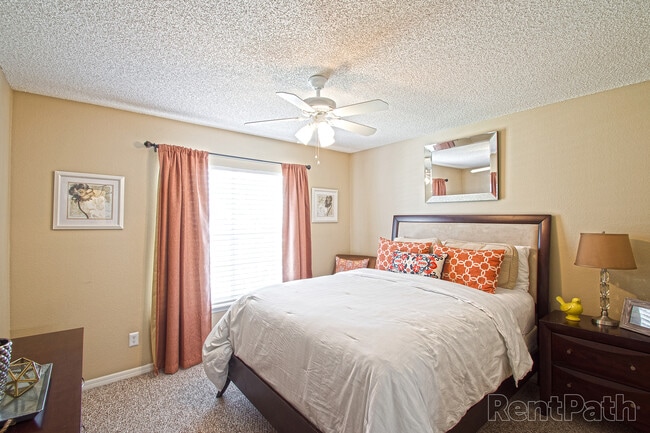 Interior Photo - Pinewood Park