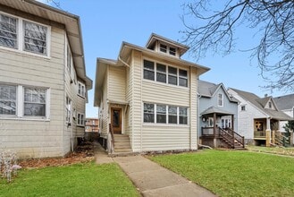 Building Photo - 4735 N Kilbourn Ave