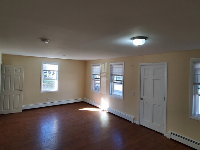 Living Room - 48 Reed St