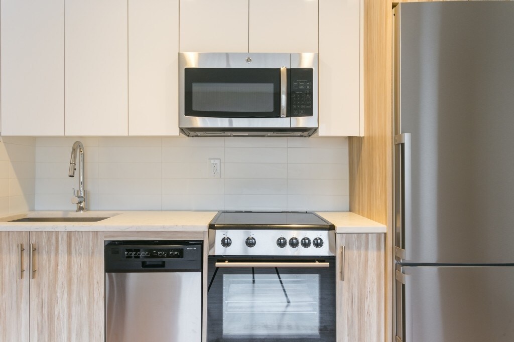 Foto principal - 337 W 30th St