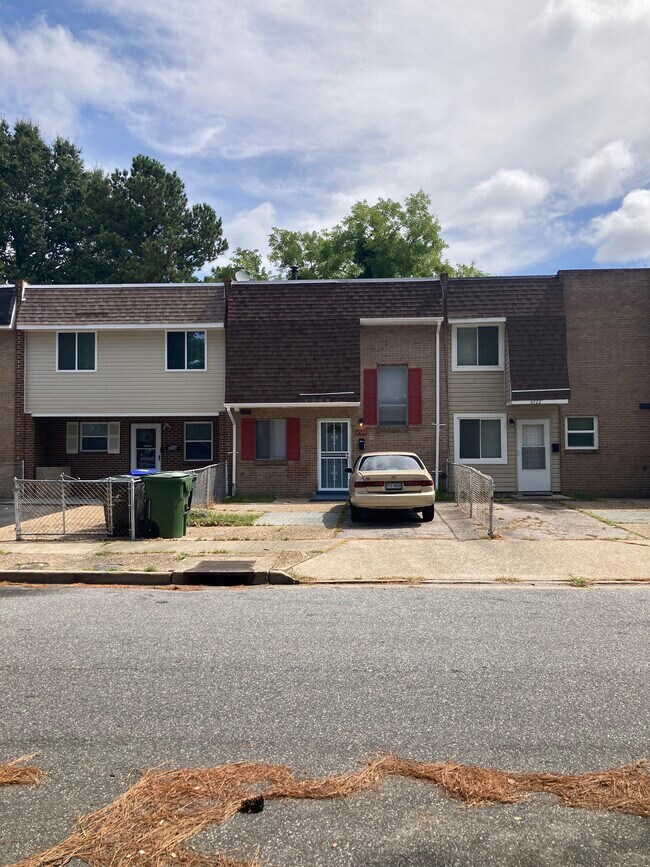 Building Photo - 6524 Pasteur Ct