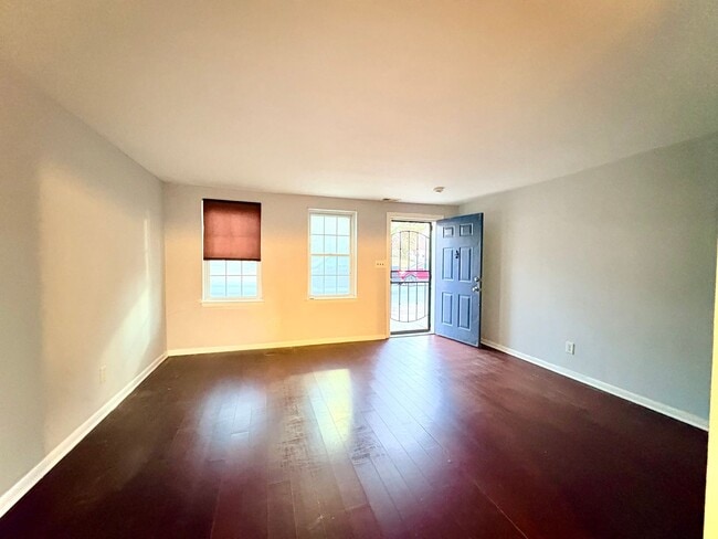 Building Photo - Beautifully Renovated 2-Bedroom Home in Baltimore, MD!