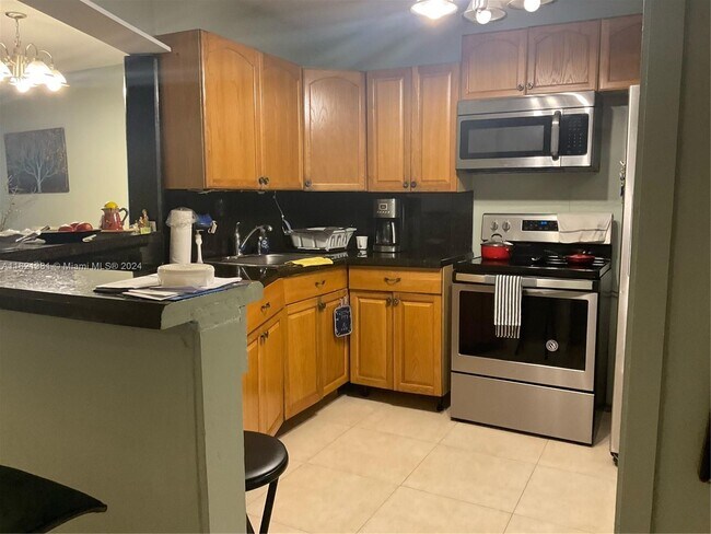 Foto del edificio - 1710 NE 191st St