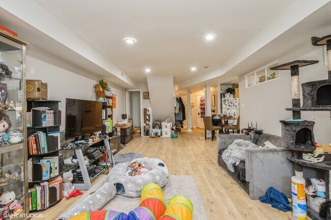 Foto del edificio - 1228 W Glenlake Ave