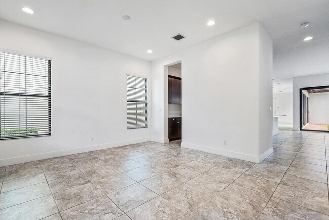 Foto del edificio - 13644 Dumont Rd