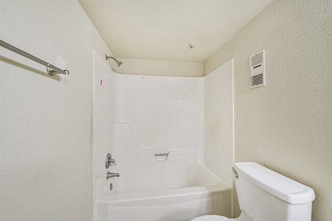 Foto del edificio - 5917 Fairdale Ln