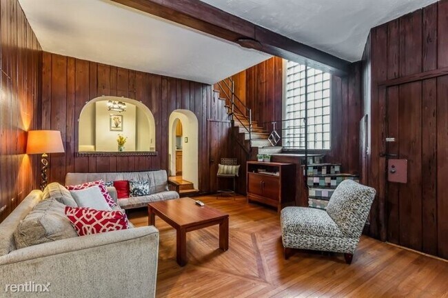 Foto del edificio - 163-165 W Schiller St