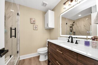 Building Photo - 5941 S Loop E