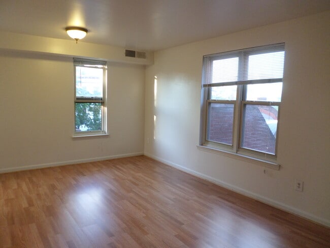 Building Photo - 1433 A St NE