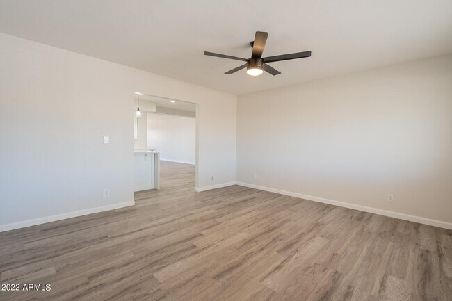 Foto del edificio - 822 W 18th St