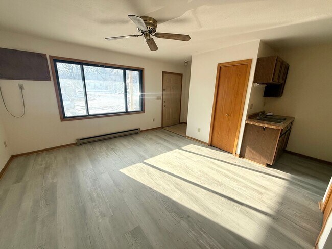Foto del edificio - Cozy 1 Bedroom, 1 Bathroom Walking Distance to Saint Mary's!