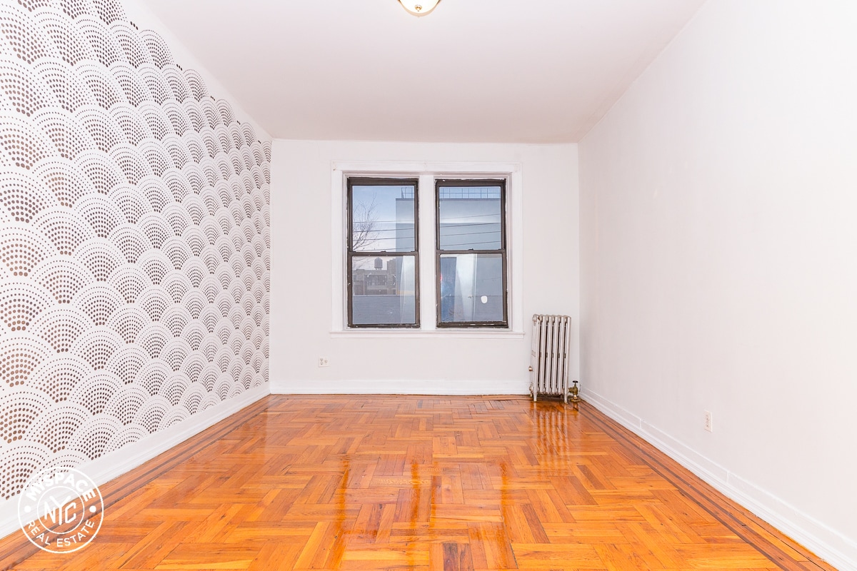 Primary Photo - 332 Starr St