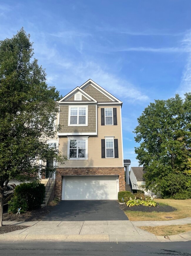Building Photo - 2793 Acarie Dr