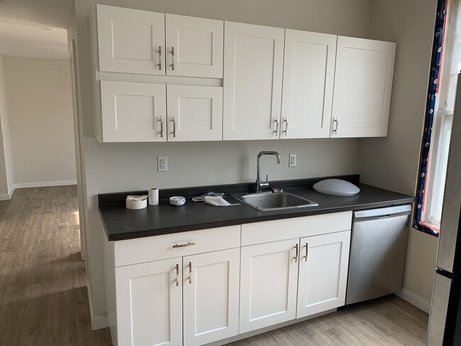 Photo du bâtiment - 203 Yale Ave E