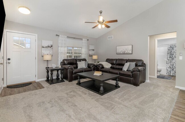 Foto del edificio - Great brand new built home in quiet neighb...