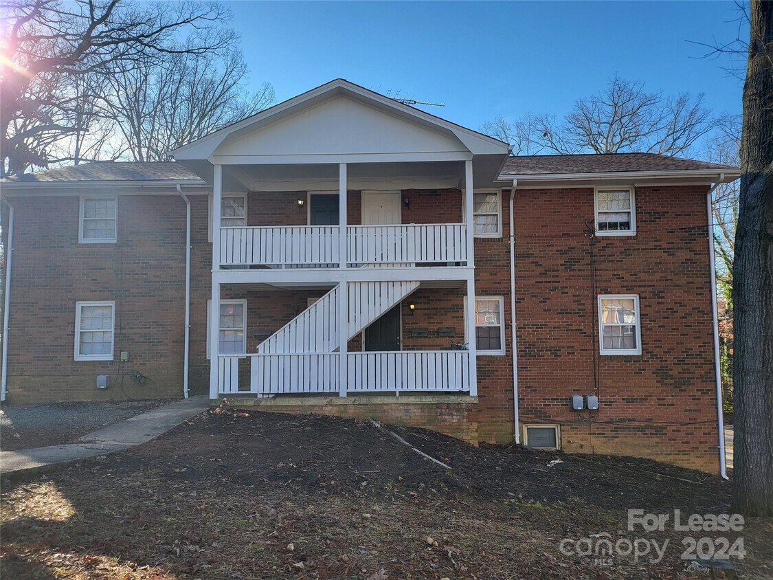 Primary Photo - 606 Montgomery Ave
