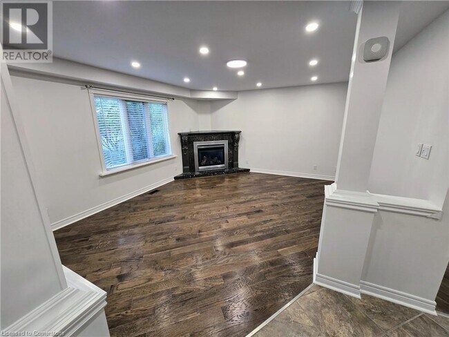 Building Photo - 157 Langlaw Dr