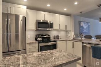 Building Photo - 470 Paradise Isle Blvd