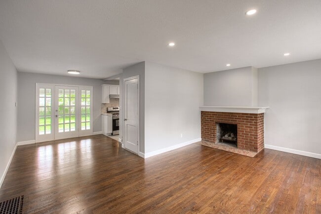 Building Photo - 1020 S 55th St