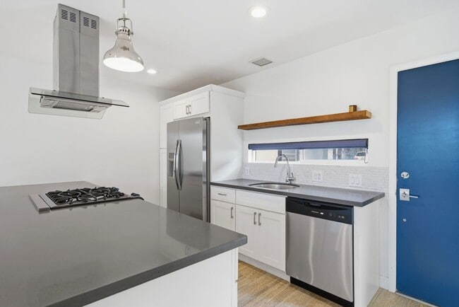 Building Photo - 4200 Shorecrest Ln