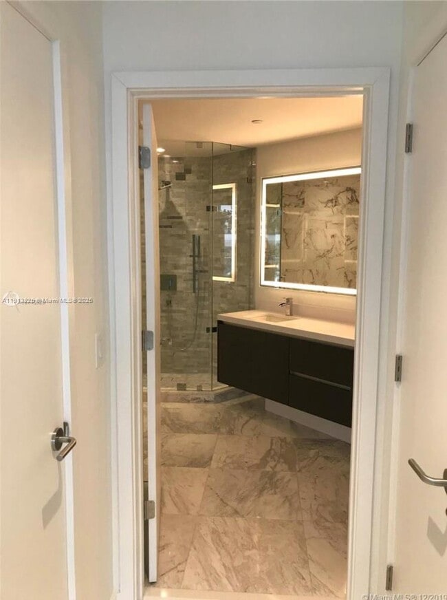 Foto del edificio - 851 NE 1st Ave