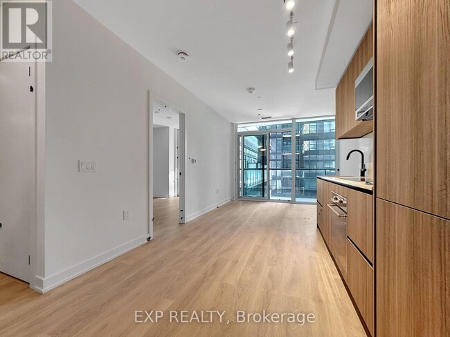 Photo du bâtiment - 117-117 Broadway Ave