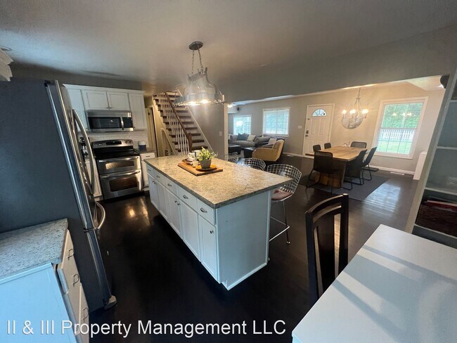 Building Photo - 4 br, 2.5 bath House - 2900 E Red Bridge Rd