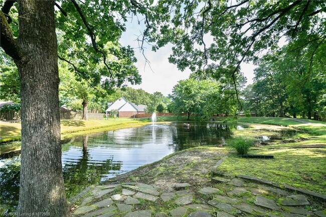 Building Photo - 10323 Meandering Way