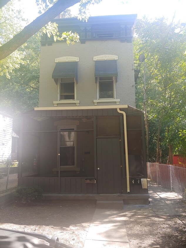 Covered front porch with fan. Off street parking - 310 Fairbanks Ave