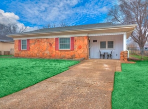 Building Photo - 1445 Mallard Dr