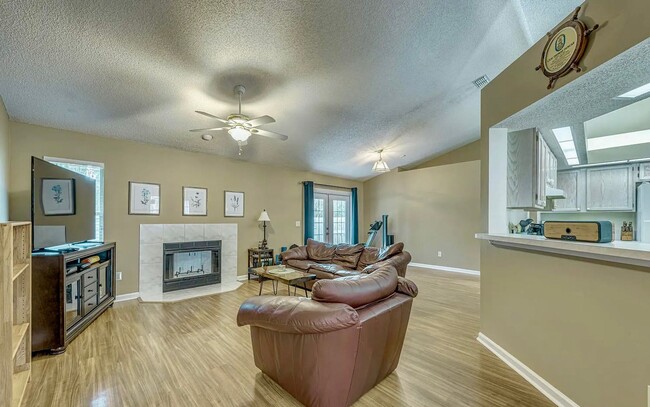 Building Photo - 2156 St Martins Dr W