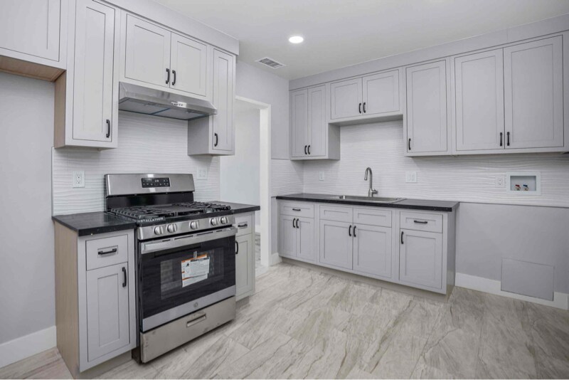 Foto principal - 3253 Stevens Ave