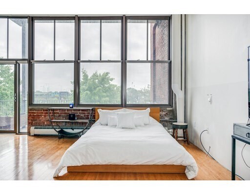 Primary Photo - 156 Porter St