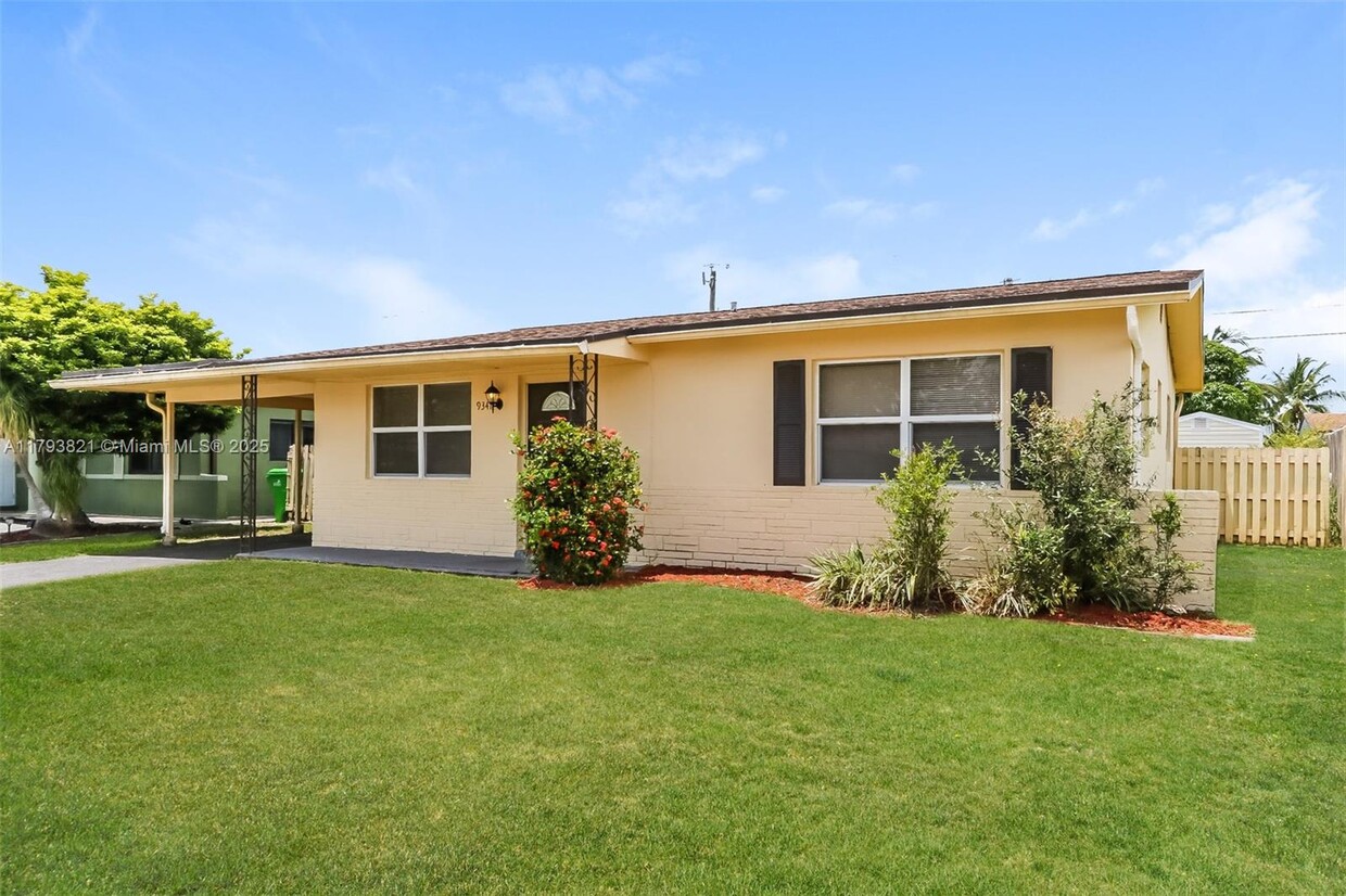 Foto principal - 9341 NW 24th Pl