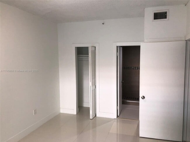 Foto del edificio - 27XX Collins Ave