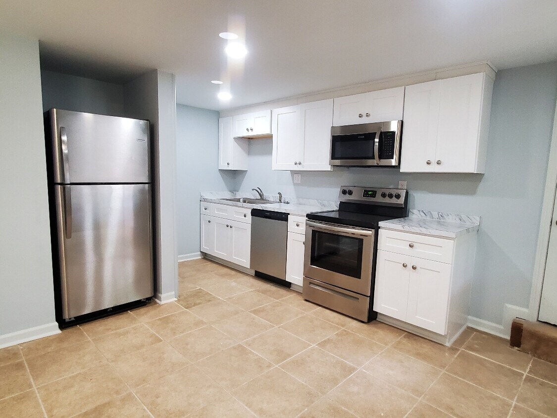 Foto principal - 2700 Edwards Rd