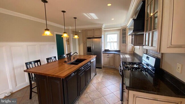 Building Photo - 709 Glen Allen Dr