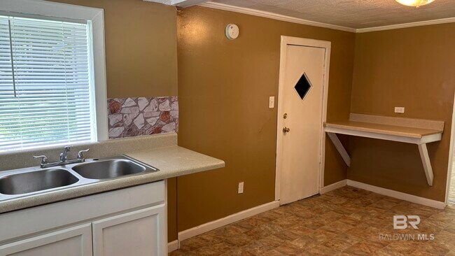 Building Photo - 117 Abernathy Ave