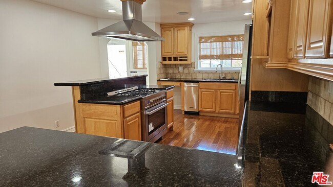Foto del edificio - 830 S Averill Ave