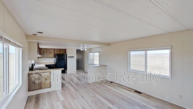 Building Photo - 9815 N Log Rd