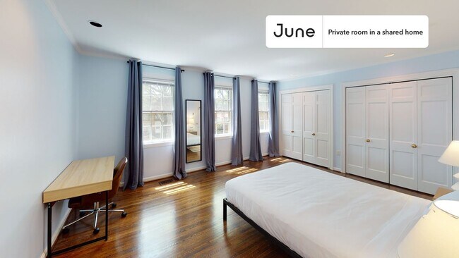 Foto del edificio - Room in Shared 7 bed/3.5 bath home in Southwest Waterfront