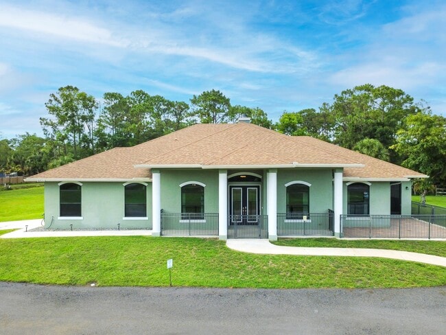 Foto del edificio - 6651 Seminole Pratt Whitney Rd